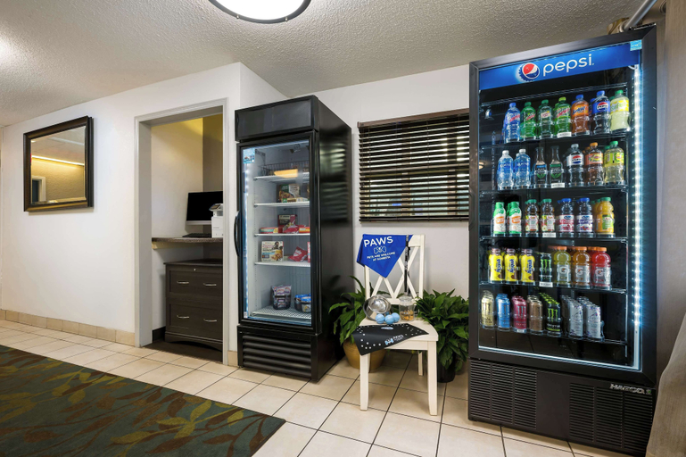Food & Drinks 5, Sonesta Simply Suites Chicago Waukegan, Lake