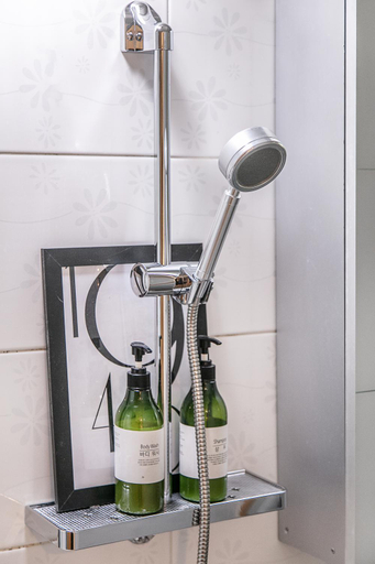 Bathroom 3, Studio 41, Mapo