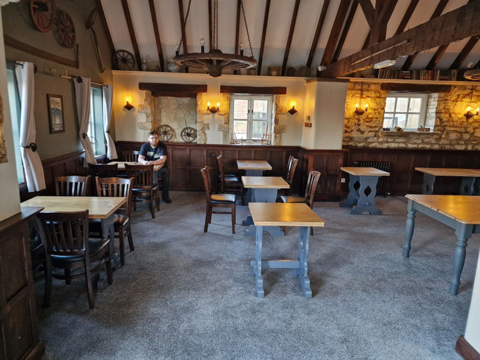Food & Drinks 4, The Village Inn, Swindon