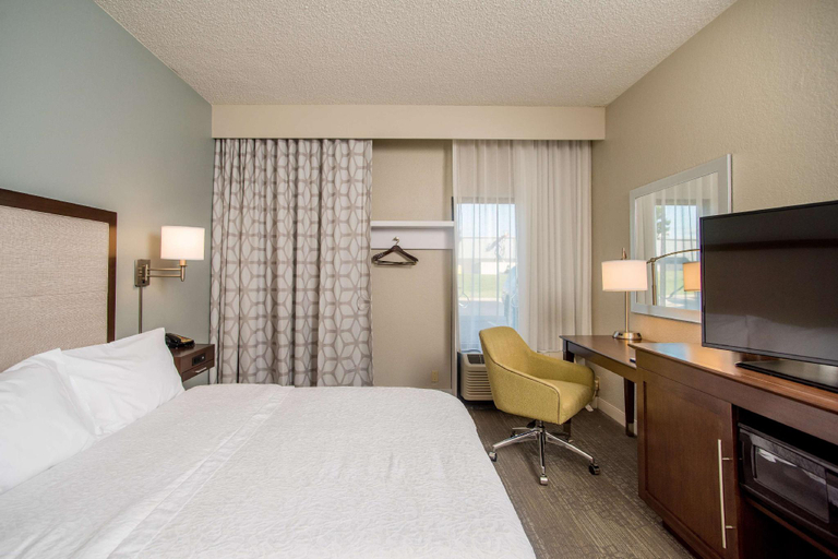 Bedroom, Hampton Inn Joplin, Newton
