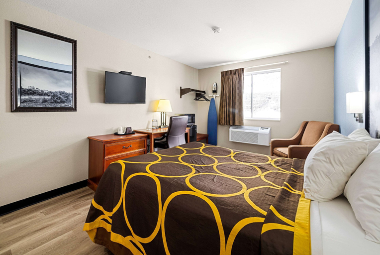 Bedroom 3, Super 8 by Wyndham Pittsburgh/Monroeville, Allegheny