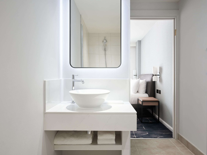 Bathroom 10