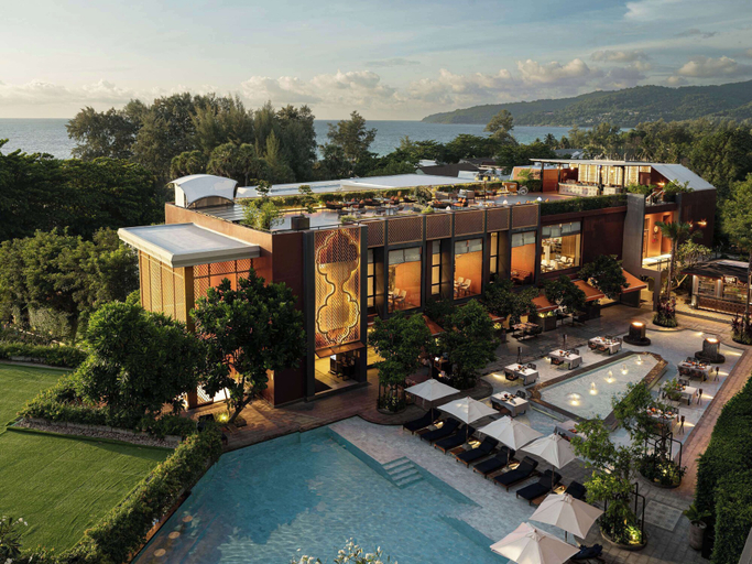 Exterior & Views
