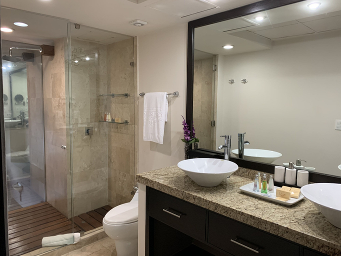 Bathroom 4, St Isidro Suites Corporate Housing SPA & Wellness Center, Mexico City