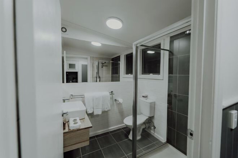 Bathroom 10