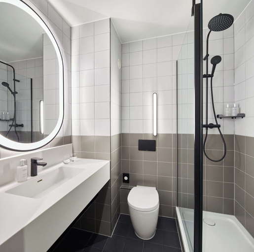 Bathroom 3, Leonardo Hotel Dublin Christchurch, Dublin