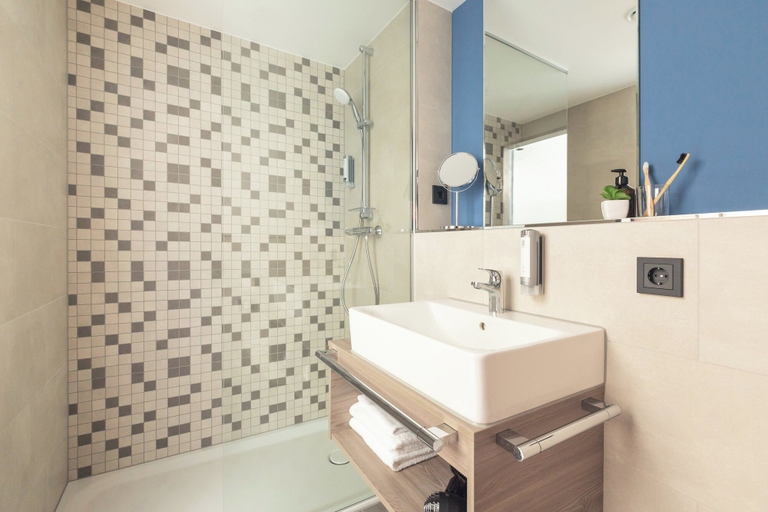 Bathroom 5, Garner Hotel Augsburg Nord, Augsburg
