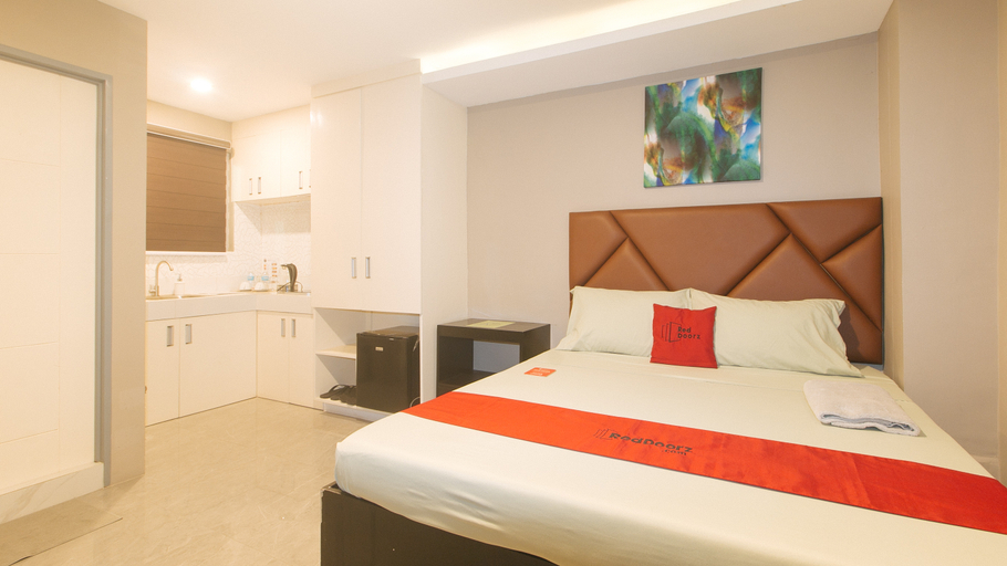 Bedroom 2, RedDoorz Plus @Seventy Five Inn, Parañaque