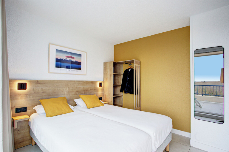 Bedroom 4, Hotel Centre Plage, Pyrénées-Orientales