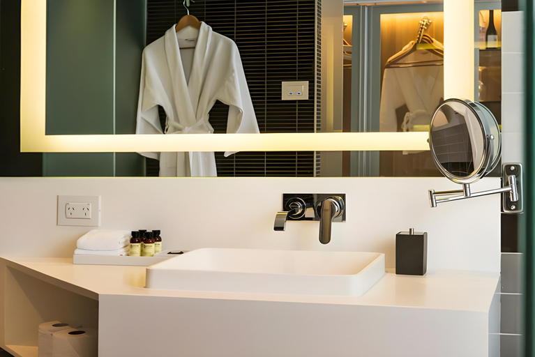 Bathroom 10