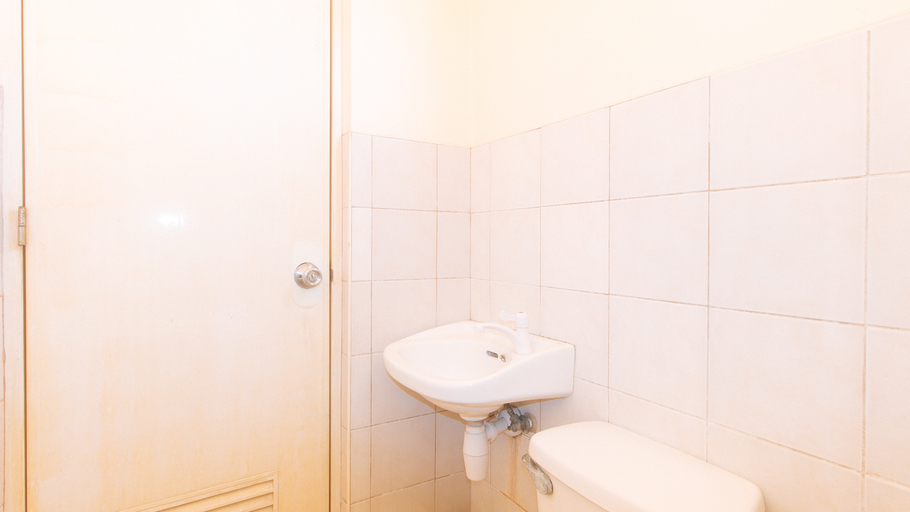 RedDoorz @ Asiana Pension Inn Mandaue City - Tap to explore photos