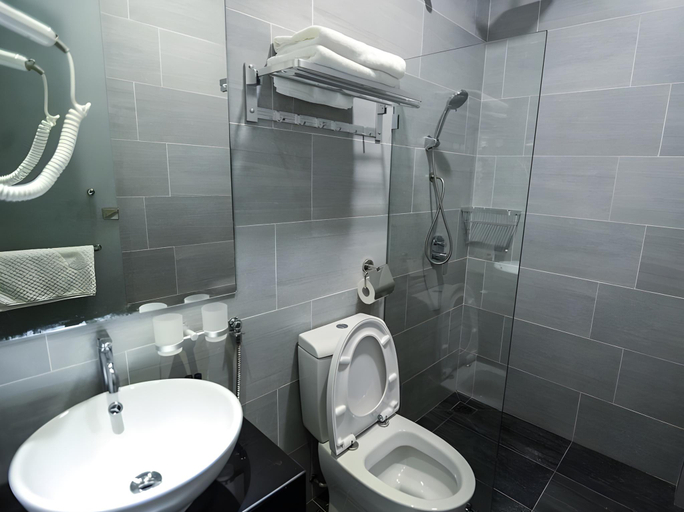 Bathroom 9