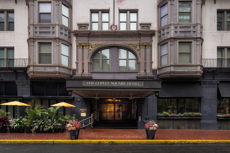 Exterior & Views