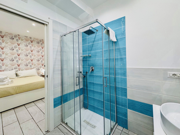Bathroom 4, YourHome - Blue Marina Rooms, Napoli