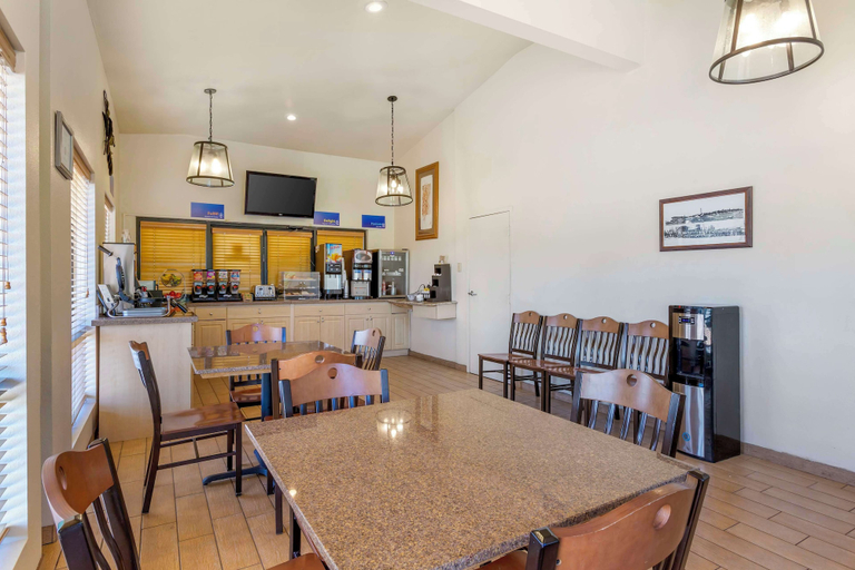 Food & Drinks 5, Best Western Sawmill Inn, Navajo