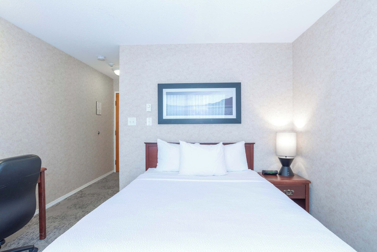 Bedroom 5, Sandman Hotel Penticton, Okanagan-Similkameen