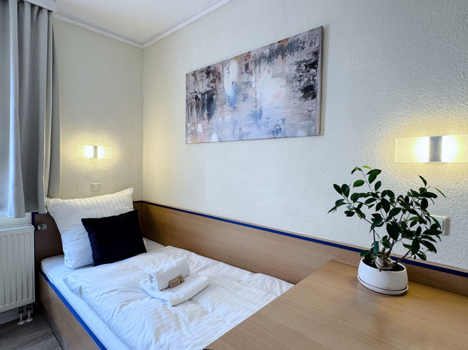 Bedroom 4, REGIOHOTEL Salzland, Salzlandkreis