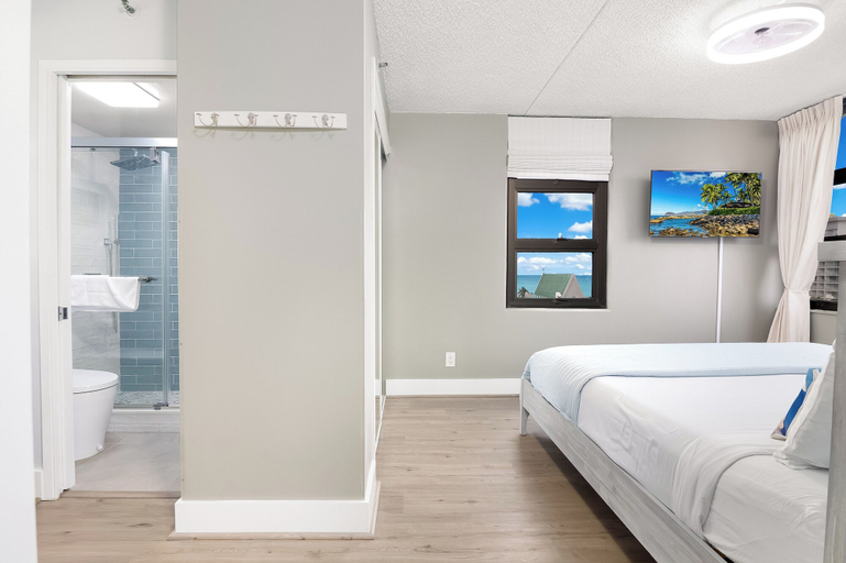 Bedroom 3, Partial Ocean View Condo with King or Queen Bed and Parking, Honolulu