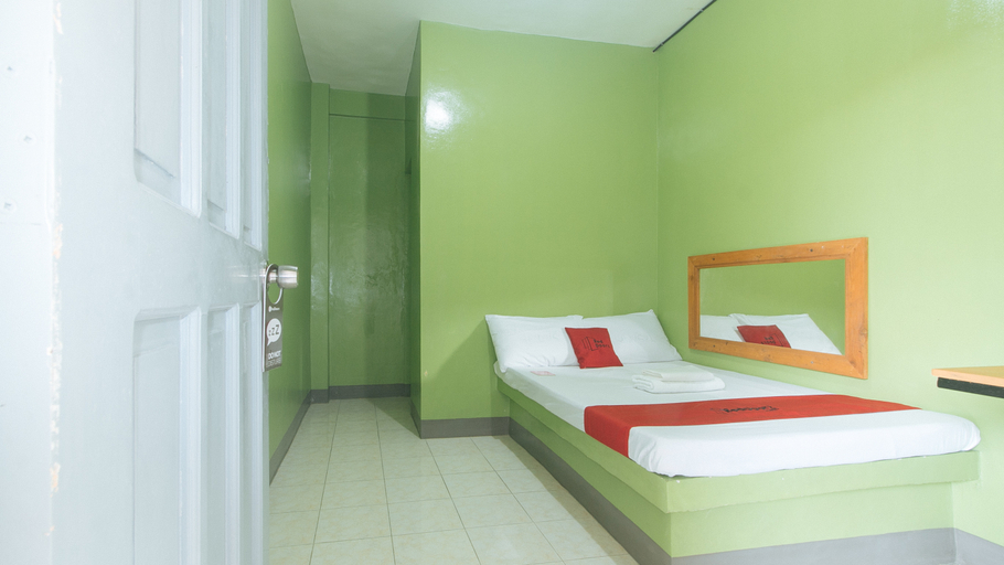 Bedroom 3, RedDoorz @ Joel's Apartelle, Biñan