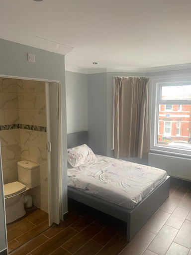 Others 5, Modern and Sleek Ensuite-Room with Double bed, Bournemouth