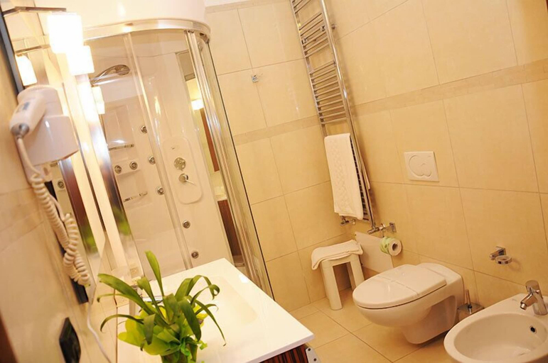 Bathroom 5, Agri Hotel Conte Salentino, Lecce