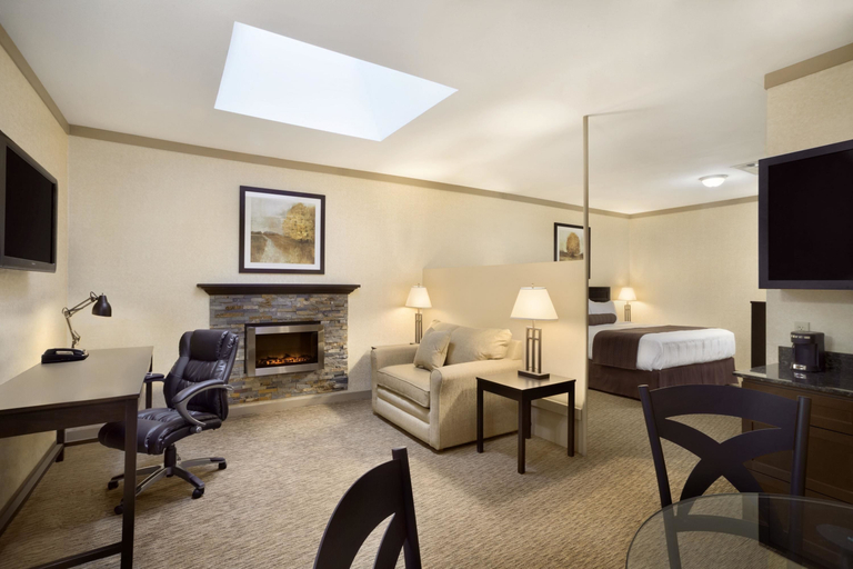 Bedroom 3, Days Inn & Suites by Wyndham Sault Ste. Marie ON, Algoma