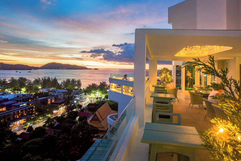 Exterior & Views 27