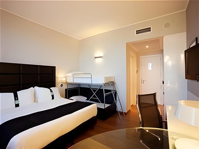 Bedroom 9