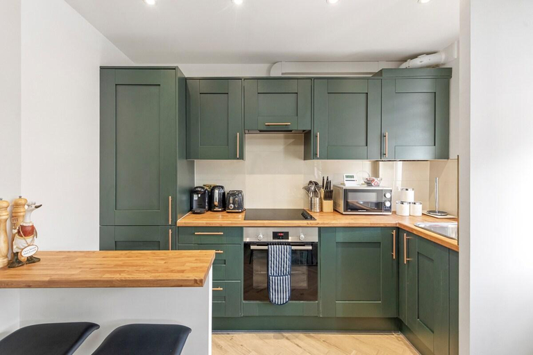 Others 4, Summer Fun| 2 bed Luxury flat | Battersea, London