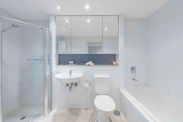Bathroom 5, Oaks Glenelg Liberty Suites, Adelaide