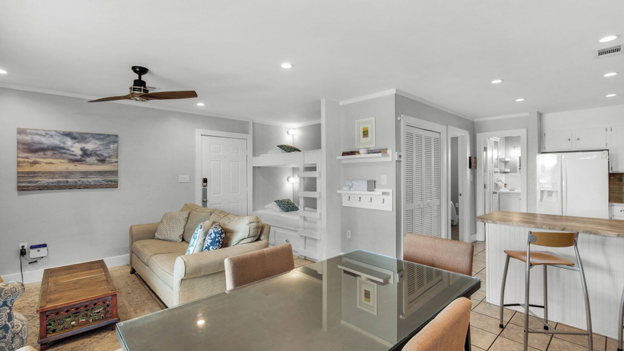 Beachwood Villas, Walton