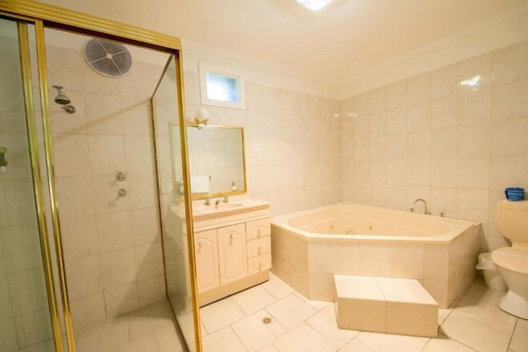Bathroom 4