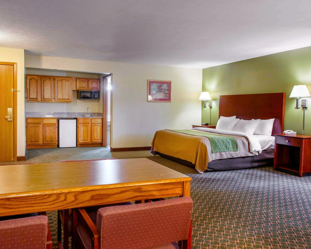 Bedroom 3, Quality Inn I-74 Batesville, Ripley