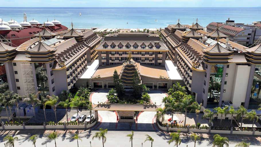 Exterior & Views