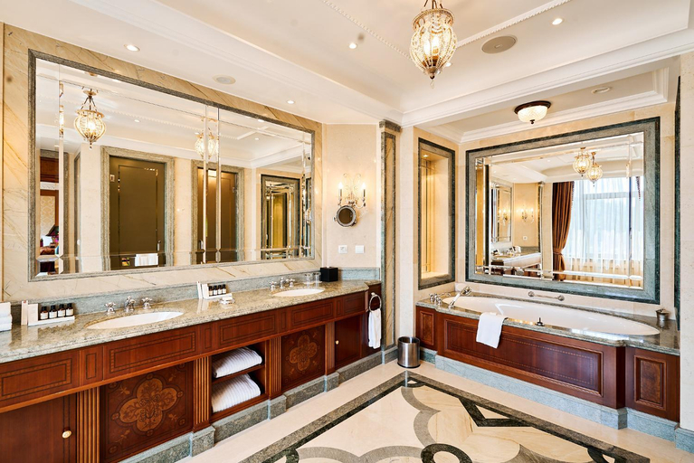 Bathroom 5, Fairmont Grand Hotel - Kyiv, Podil's'kyi