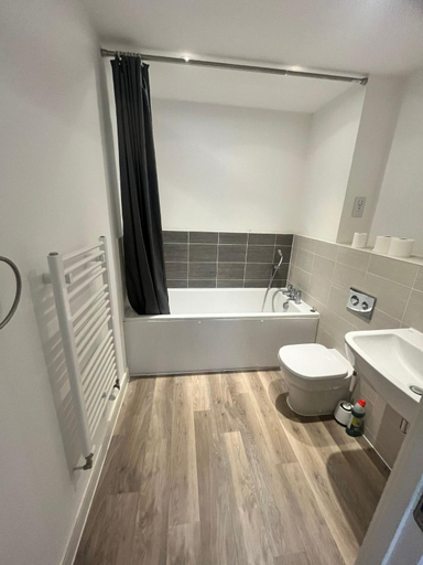Bathroom 4, The Wokingham Retreat, Wokingham