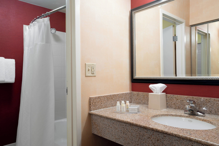 Bathroom 5, Courtyard by Marriott Indianapolis Airport, Indianapolis