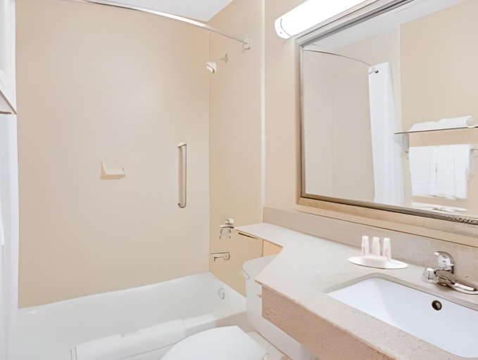 Bathroom 16
