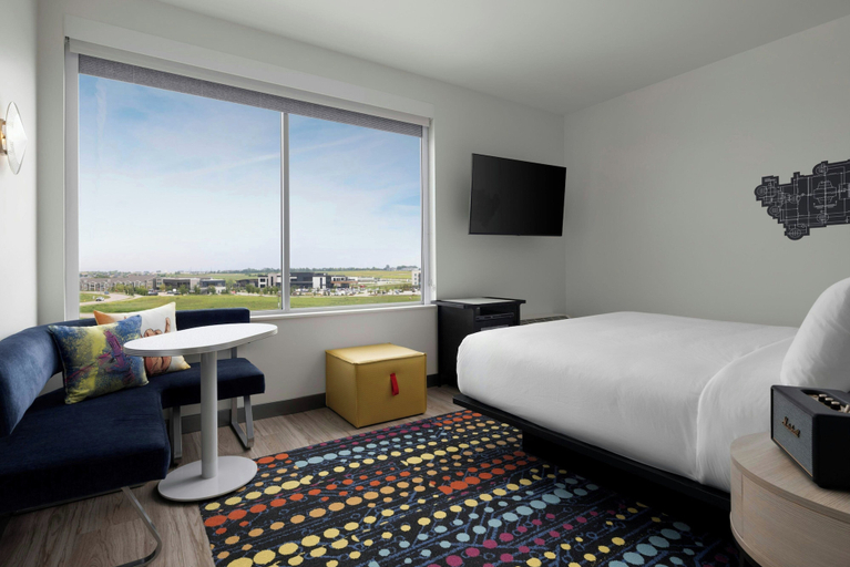 Bedroom 2, Aloft by Marriott Waukee, Dallas