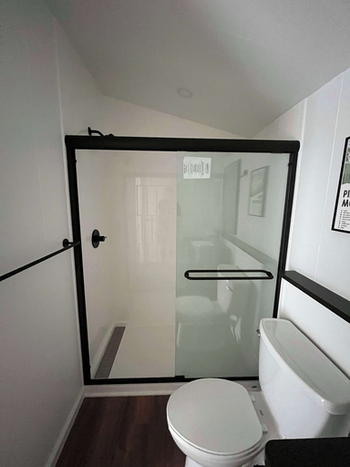 Bathroom 4, Pine Mountain Ski & Golf Resort, Dickinson