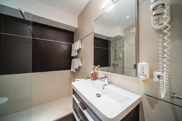Bathroom 3, Celenga Apartments with free offsite parking, Dubrovnik