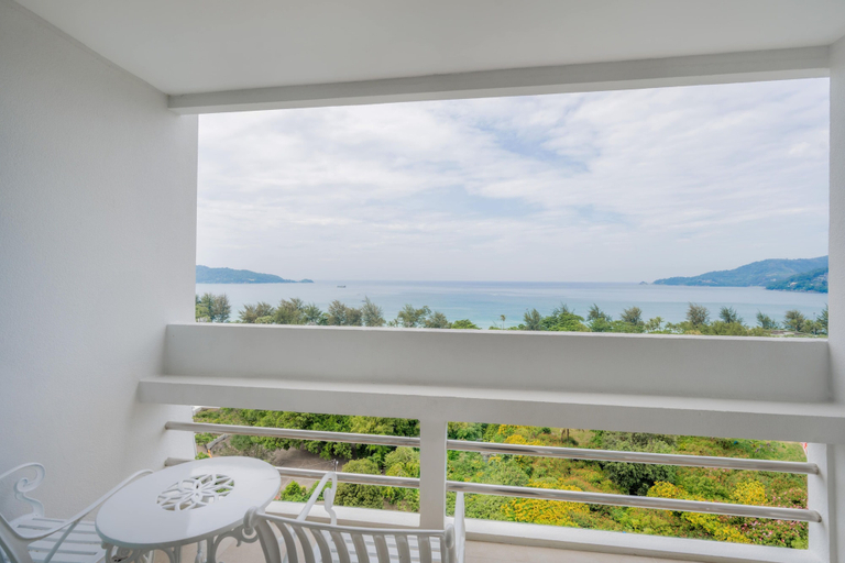 Exterior & Views 28