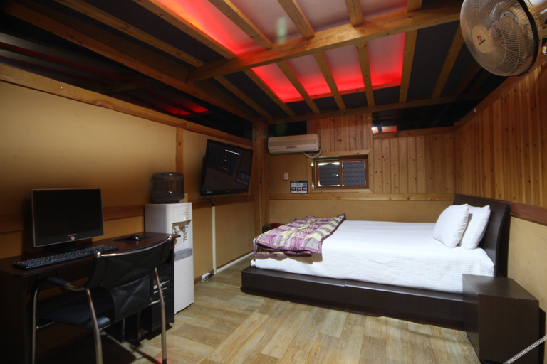 Bedroom 4, Daegu Dongchon Hill, Dong