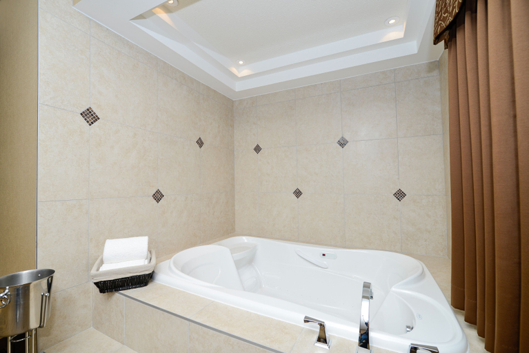Bathroom 2, Siding 16 Lodge, Division No. 11