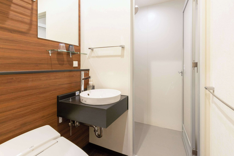 Bathroom 14