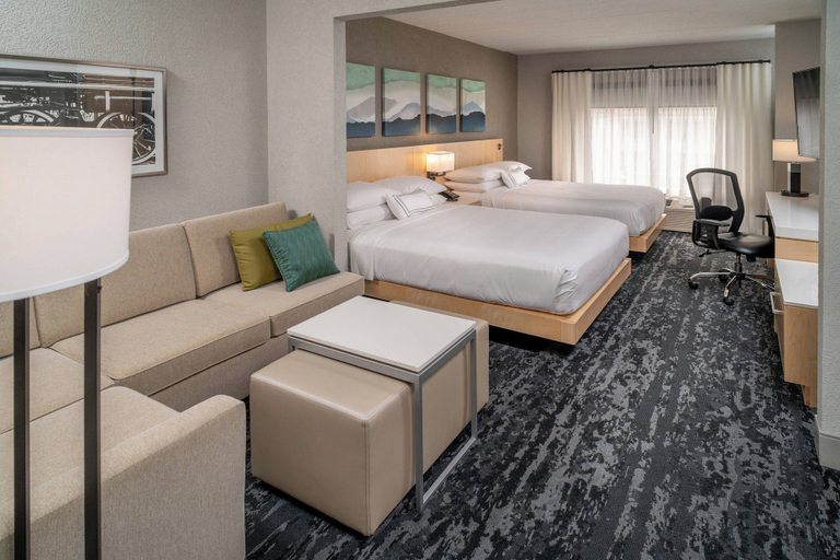 Bedroom 4, Delta Hotels by Marriott Huntington Downtown, Cabell