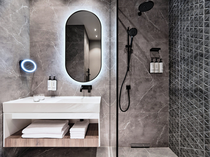 Bathroom 4, Crowne Plaza SOFIA by IHG, Stolichna