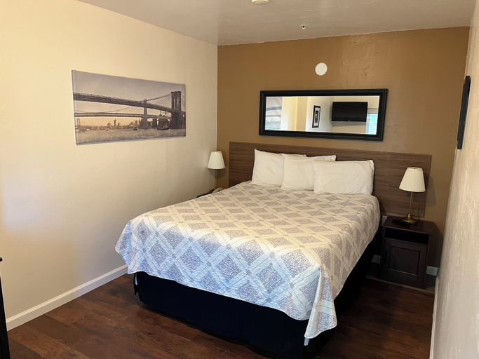 Bedroom 3, Bide-A-Wee Inn, Monterey