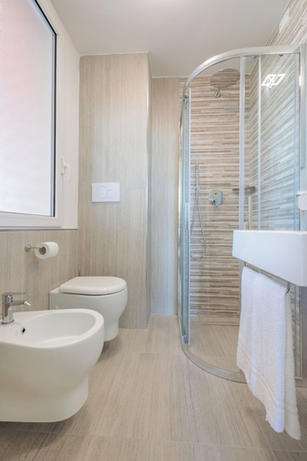 Bathroom 3, Hotel Centrale Miramare, Rimini