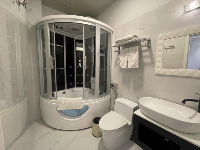 Bathroom 3, Khach San Tuong Vi - Van Cao, Hải An